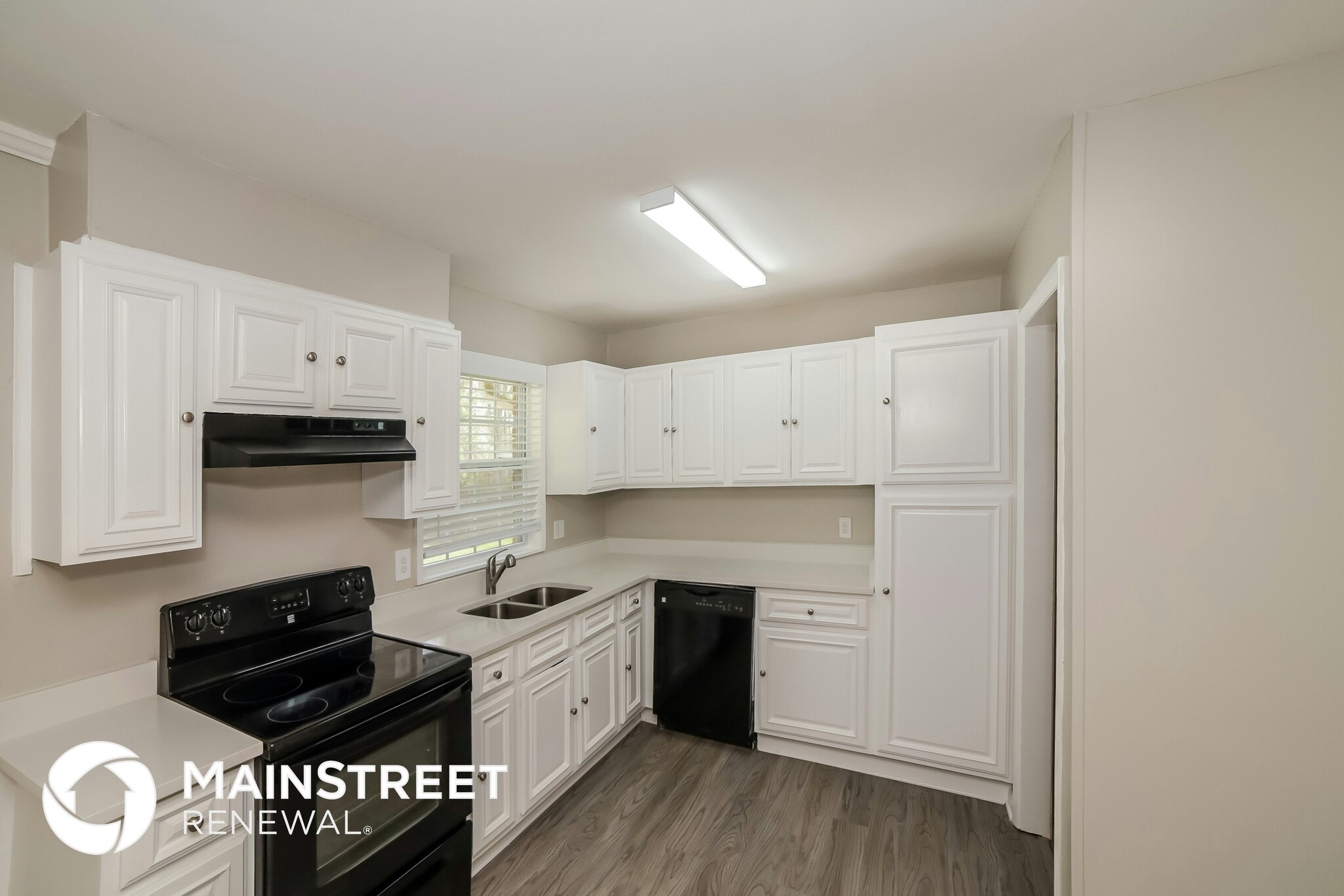 Building Photo - 3553 Highwood Dr SW