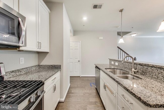 Building Photo - 645 Diamondback Dr