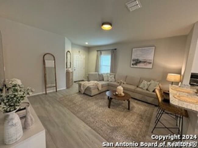 Building Photo - Lovely 3 Bedroom 2 Bath One Story Home.