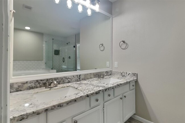 Building Photo - 5 Regency Ct