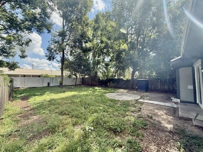 Building Photo - 1337 Eagleview Dr