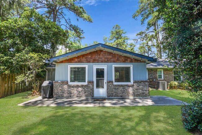Building Photo - 9 Hillyer Dr