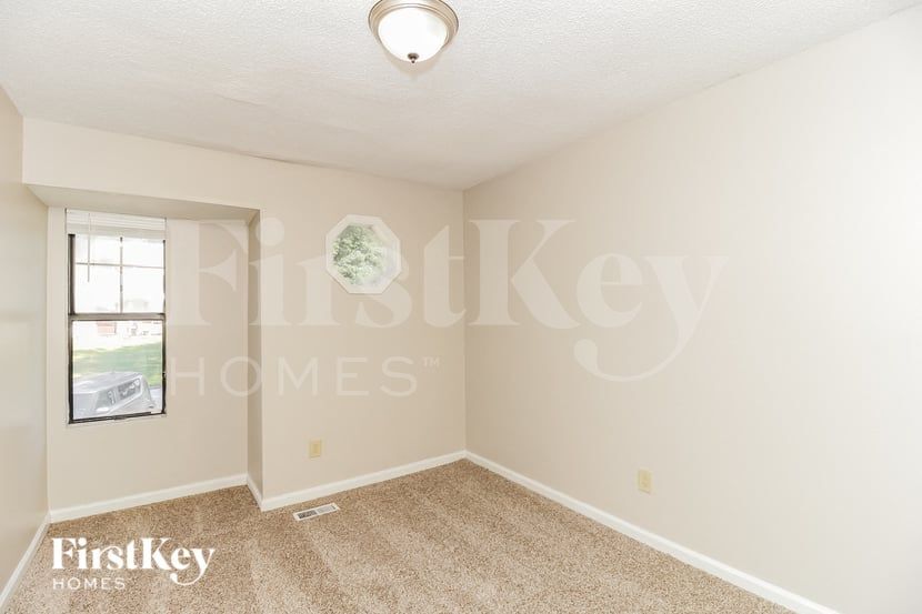 Building Photo - 5211 Scarbrough Ln