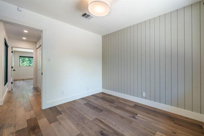 Building Photo - 3514 Hillbrook Dr