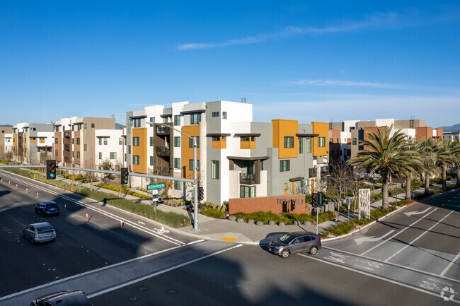 Primary Photo - Wilshire at Boulevard
