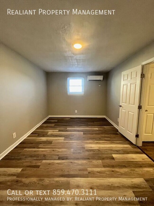 Building Photo - 2082 Fairmont Ct