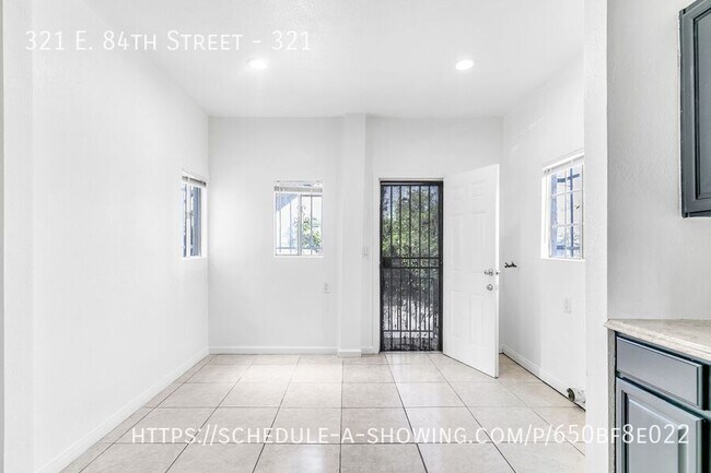 Building Photo - 321 E 84th St
