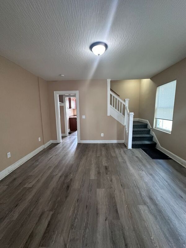 Building Photo - 431 E 14th Ave