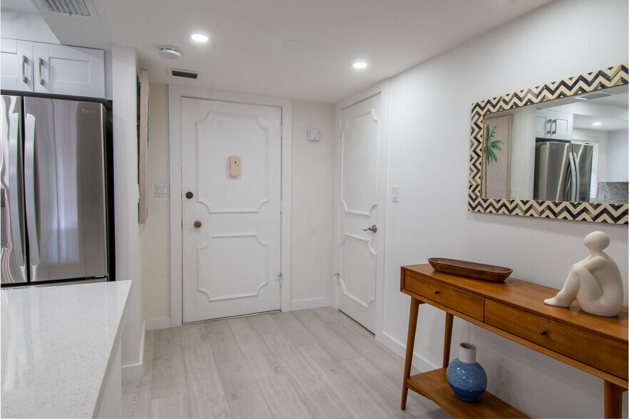 Building Photo - 5 High Point Cir W