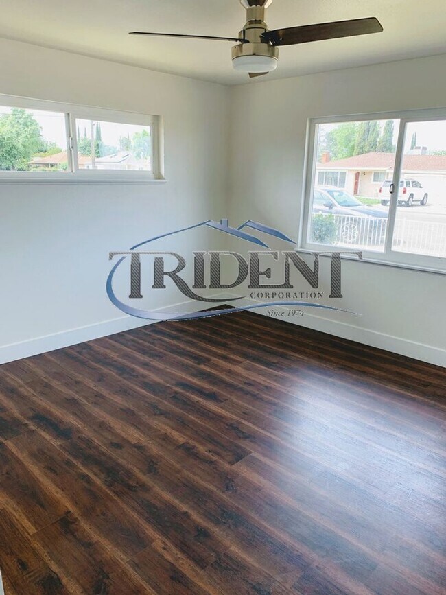 Building Photo - 685 N Barrett Rd