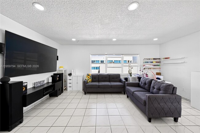 Building Photo - 900 SW 84th Ave