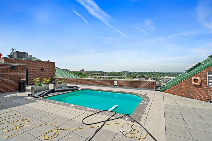 Building Photo - 15 North Beacon St