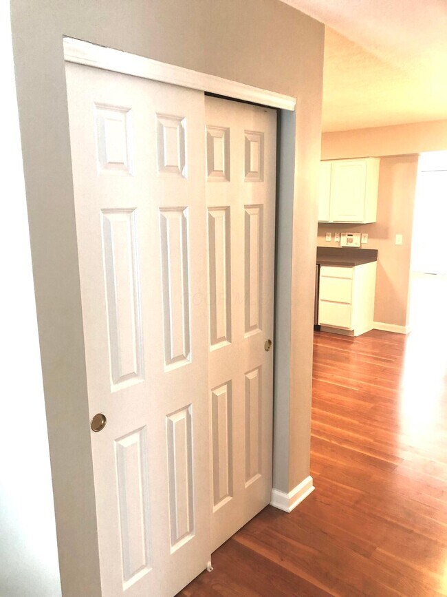 Building Photo - 2916 Abbey Knoll Dr