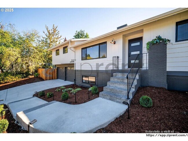 Building Photo - 7640 SW Whitford Dr