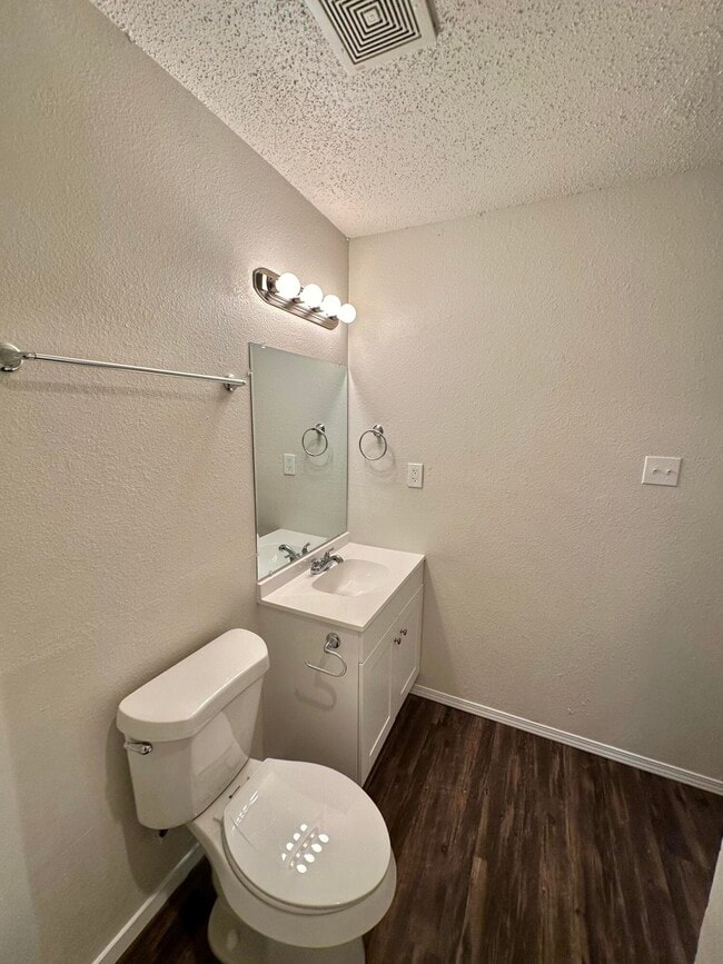 Building Photo - 1509 Elkhart Ave