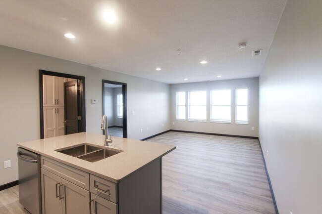Building Photo - New! Beautiful 1 Bed, 1 Bath Apartment in ...