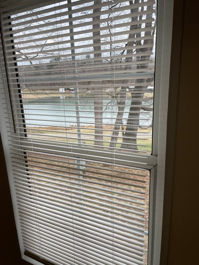 Building Photo - LJE #09