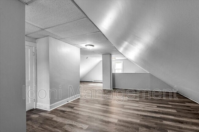 Building Photo - 694 Main St