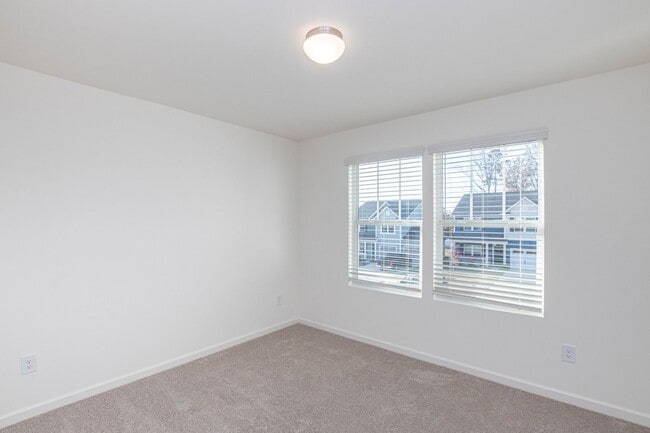 Building Photo - BEAUTIFUL 3BD/2.5BTH Townhome in Belmont a...