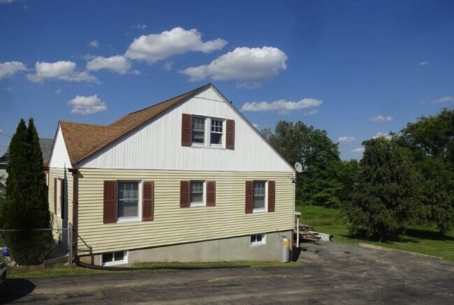 Building Photo - 60 Summit Ridge Rd SW