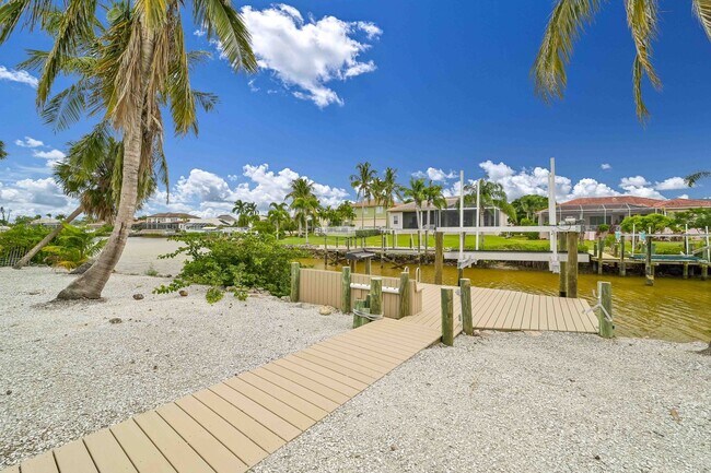 Building Photo - **Direct Gulf Access Pool Home! 4 BED/3 BA...