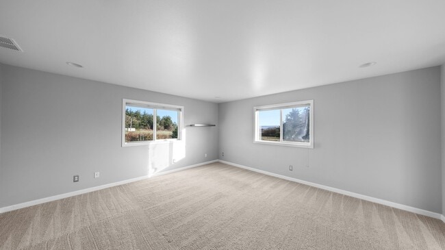 Building Photo - 2 Bed 2.5 Bath - Mowing Included - Pet Friendly - NAS Whidbey