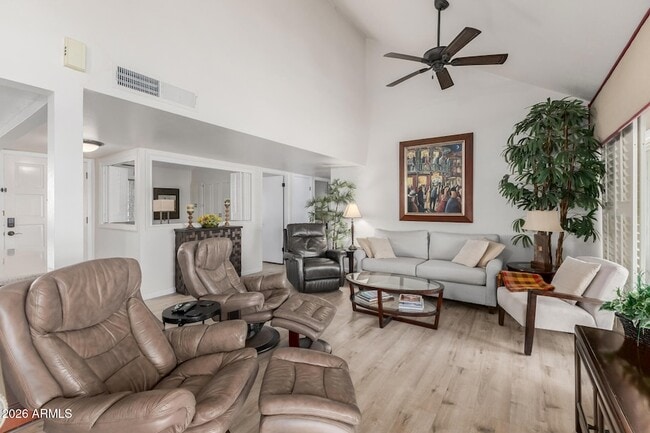 Building Photo - 7424 N Vía Camello Del Norte