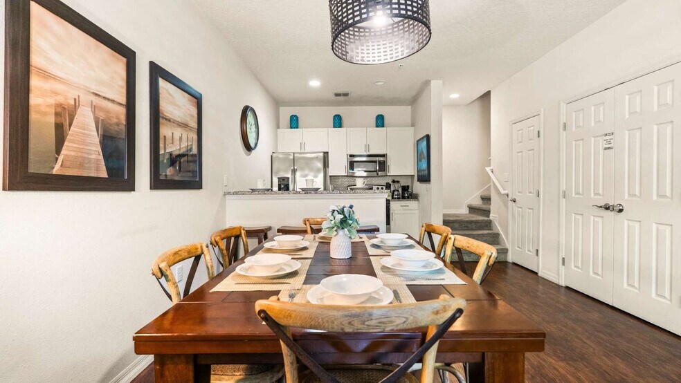 Building Photo - 5354 Diplomat Ct