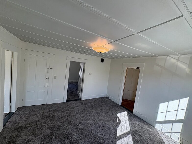 Building Photo - 144 Rumford St