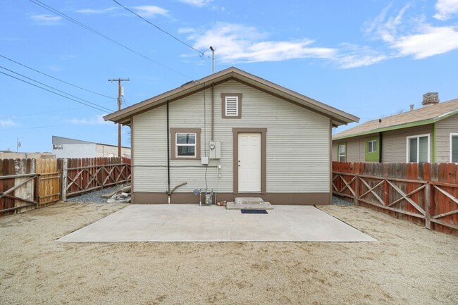 Building Photo - Cute one bedroom house in Fallon $1200 a month