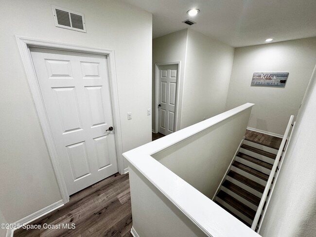 Building Photo - 121 Majestic Bay Ave