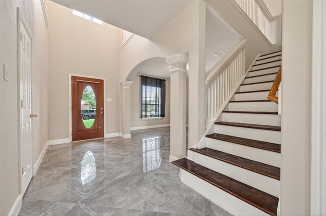 Building Photo - 2610 Argos Dr