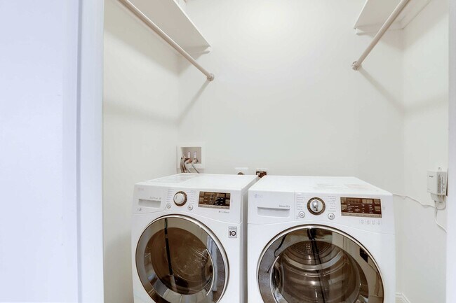 Building Photo - 2111 Richmond Hwy