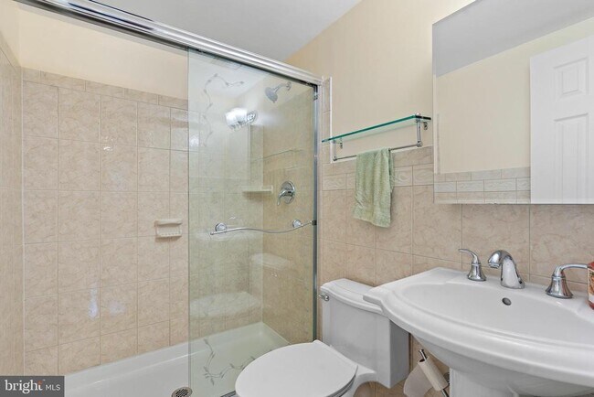 Building Photo - 1719 Larkmeade Dr