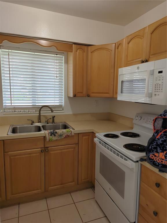 Building Photo - 1544 Arthur St