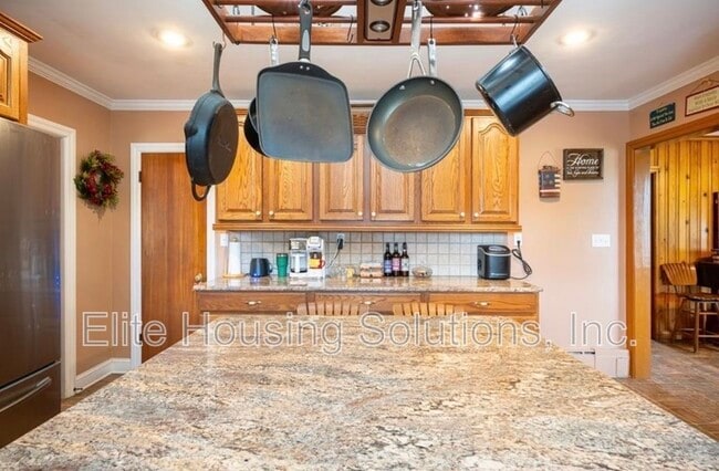 Building Photo - 290 W Ridge St