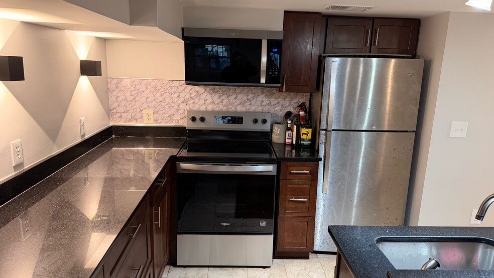 Building Photo - 1342 Park Rd NW