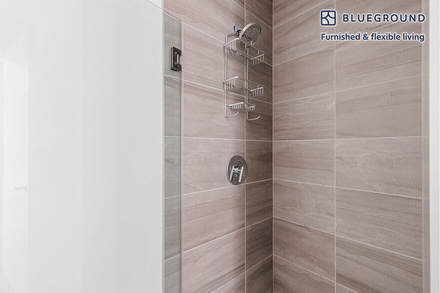 Building Photo - 460 W Chicago Ave