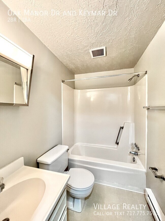 Building Photo - 230 Oak Manor Dr