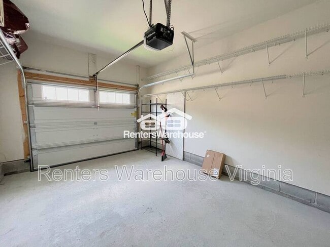 Building Photo - 1128 Winsford Ln