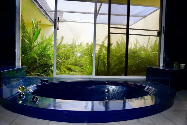 Building Photo - 4511 King Palm Dr