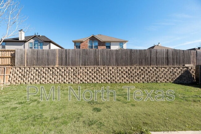 Building Photo - 2721 Lone Ranger Tr