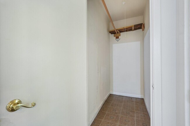 Building Photo - 414 Monastery Pl
