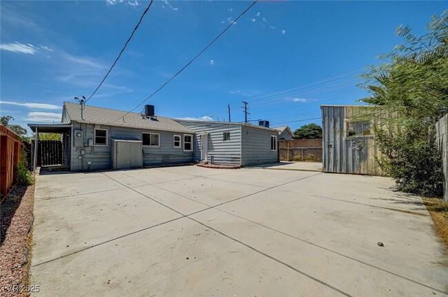 Building Photo - 1405 E Bridger Ave