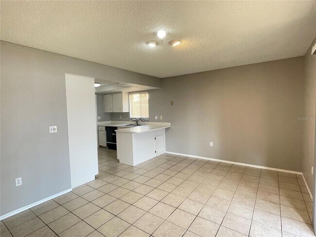 Building Photo - 687 Lake Dexter Cir
