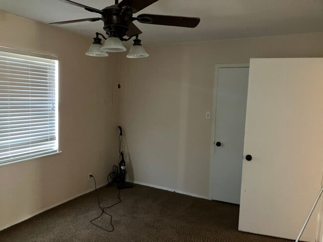 Building Photo - 1906 Sunnyside Rd