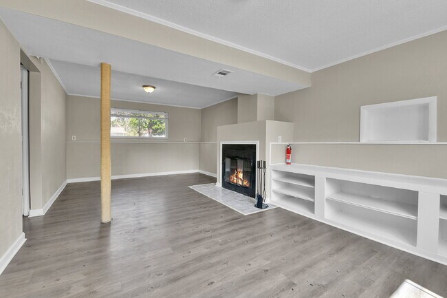 Building Photo - $2,995 - 4 Bed, 2 Bath Home in Aurora with...