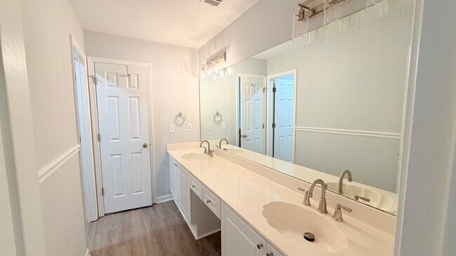 Building Photo - 1496 Brentwood Dr