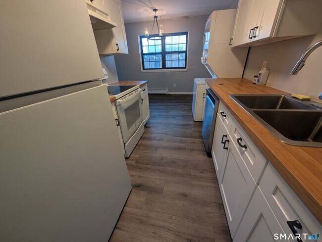 Building Photo - 21 Enid St