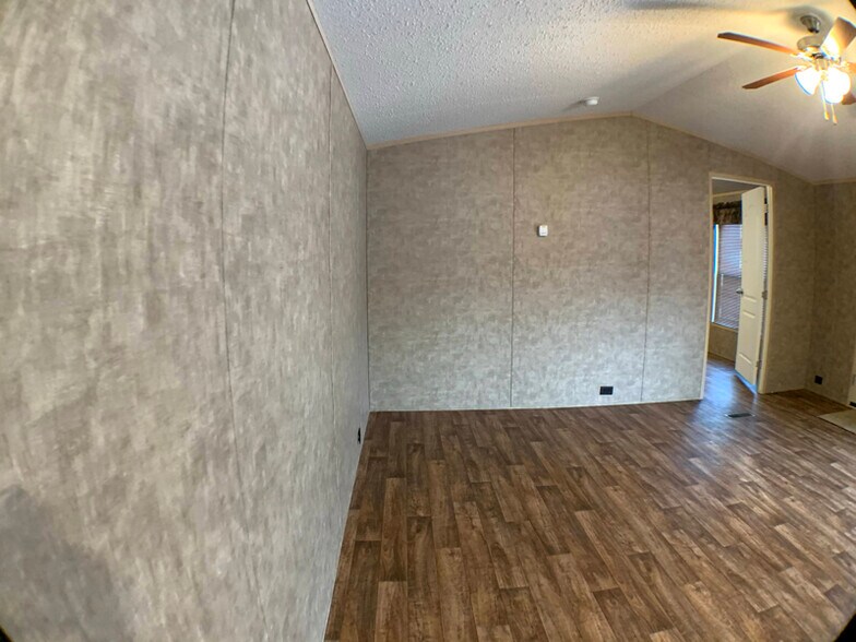 Building Photo - 3637 SE 6th St